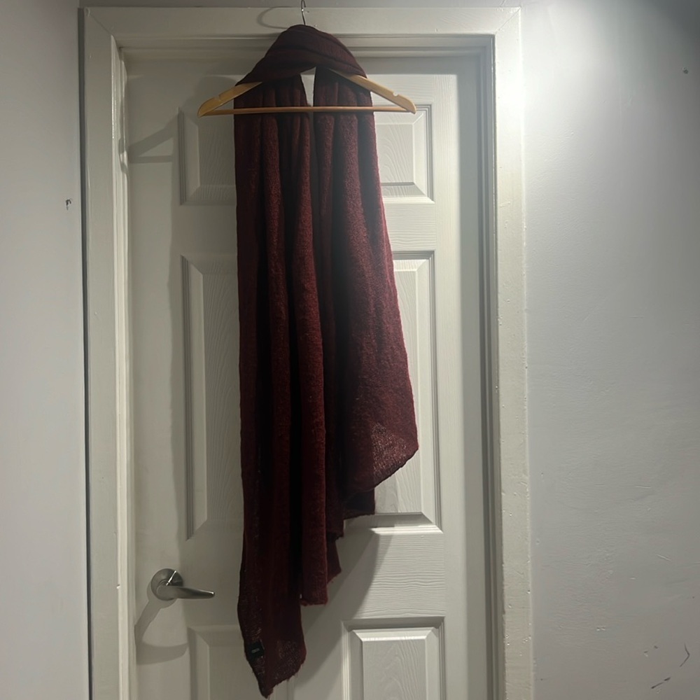 Burgendy red knit long scarf
